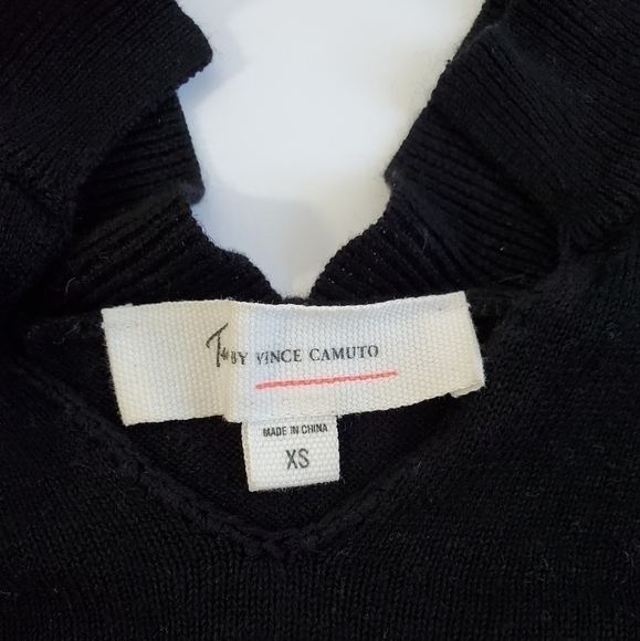 Two by Vince Camuto Notched V Neck Pleat Back Black and White Striped Sweater - Picture 5 of 5